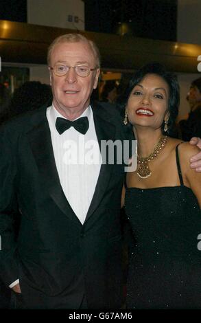 Sir Michael Caine und seine Frau Shakira bei der Ankunft für die Orange British Academy Film Awards (BAFTA) im Odeon am Leicester Square, London. Stockfoto