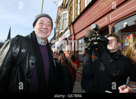 Der Fernsehmoderator Matthew Kelly kommt im Darlington Theatre, Darlington, nachdem er von den Vorwürfen wegen Kindesmissbrauchs befreit wurde. Stockfoto