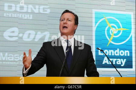 Premierminister David Cameron hält eine Rede während der Eröffnung der London Array Windfarm in der Turner Contemporary Gallery in Margate, Kent. Stockfoto