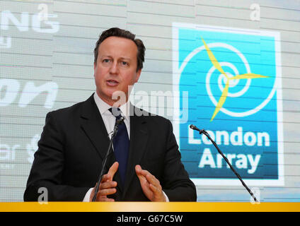 Premierminister David Cameron hält eine Rede während der Eröffnung der London Array Windfarm in der Turner Contemporary Gallery in Margate, Kent. Stockfoto