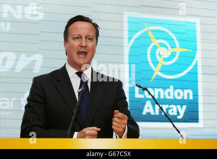 Premierminister David Cameron hält eine Rede während der Eröffnung der London Array Windfarm in der Turner Contemporary Gallery in Margate, Kent. Stockfoto