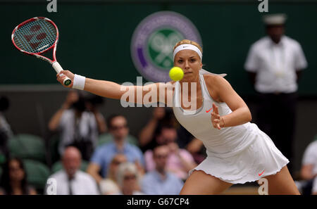 Deutschlands Sabine Lisicki im Einsatz gegen die Polens Agnieszka Radwanska am 10. Tag der Wimbledon Meisterschaften im All England Lawn Tennis and Croquet Club, Wimbledon. Stockfoto