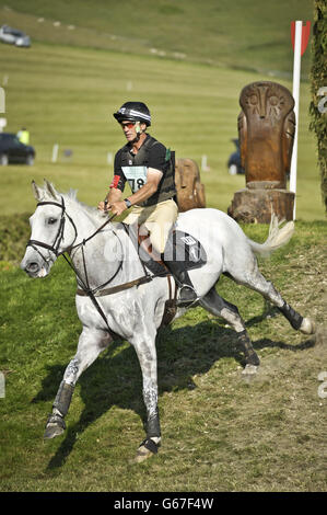 Gewinner der CIC *** Sektion A Neuseelands Andrew Nicholson auf Avebury im Cross Country am vierten Tag der Barbury International Horse Trials im Barbury Castle, Wiltshire. Stockfoto