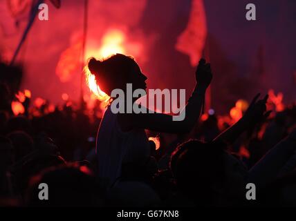 Die Rolling Stones treten auf der Pyramid Stage während des Glastonbury 2013 Festivals auf der Pilton Farm, Somerset, auf. Stockfoto