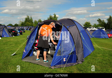 Eine Gesamtansicht des Campingplatzes Abu Dhabi für den Grand Prix von Großbritannien in Silverstone. DRÜCKEN Sie VERBANDSFOTO. Bilddatum: Samstag, 29. Juni 2013. Bildnachweis sollte lauten: Rui Vieira/PA Wire Stockfoto