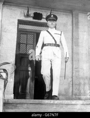 Schauspieler Richard Attenborough in der Rolle des Sergeant-Major Lauderdale, am Set der Guns in Batasi. Stockfoto