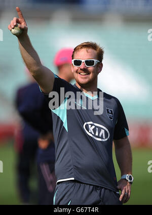 Surrey professioneller Kaderanalyst und Leistungsmanager David Court während der Übung vor dem Spiel. Stockfoto