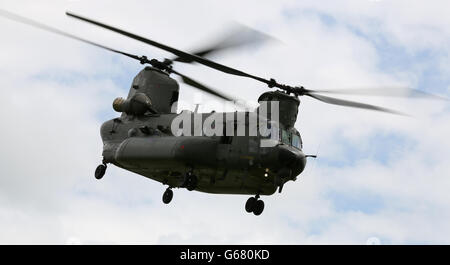 Ein Chinook Helicoopter während einer Übung in den Fingringhoe Ranges in Colchester, Essex. Stockfoto