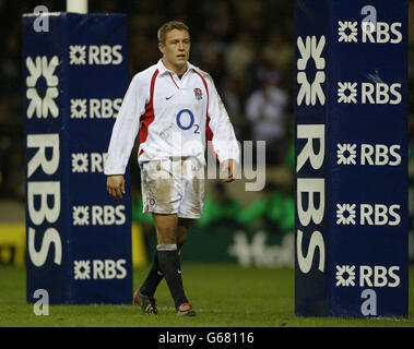 Englands Jonny Wilkinson beim RBS 6 Nations Spiel gegen Frankreich in Twickenham, London. Endstand England 25 Frankreich 17. Stockfoto