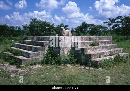 Maya-Zivilisation. Uxmal Stadt. Klassik. Puuc-Region. Der Altar oder die Plattform des Jaguars. Yucatan. Mexiko. Stockfoto