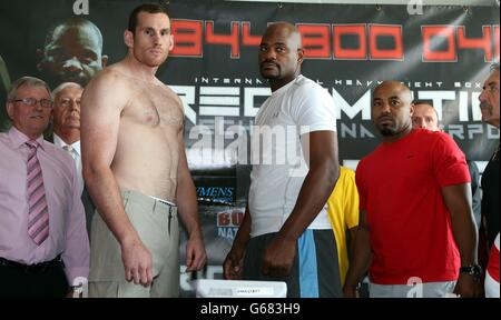 David Price und Tony Thompson während der Einwogung im Radisson Blu Hotel, Liverpool. Stockfoto