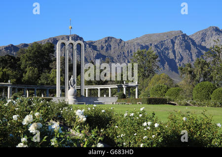 Das Hugenotten-Denkmal in Franschhoek, Westkap, Südafrika, der die kulturellen Einflüsse der Hugenotten bedeutet Stockfoto