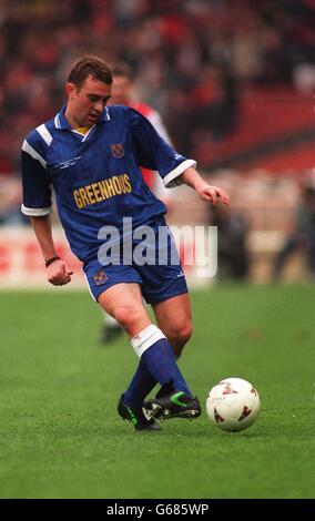 AUTOWINDSCREENS SHIELD FINAL - SHREWSBURY GEGEN ROTHERHAM. Richard Scott - Shrewsbury Town Stockfoto