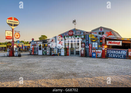 Bobs Gasoline Alley auf der historischen Route 66 in Kuba, Missouri Stockfoto