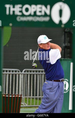 Südafrikas Ernie Els auf der Driving Range während des Tages einer der 2013 Open Championship im Muirfield Golf Club, East Lothian. Stockfoto