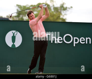 Englands Nick Faldo schlägt am ersten Tag der Open Championship 2013 im Muirfield Golf Club, East Lothian, den 1. Platz ein. Stockfoto