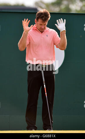 Englands Nick Faldo am ersten Tag der Open Championship 2013 im Muirfield Golf Club, East Lothian. Stockfoto