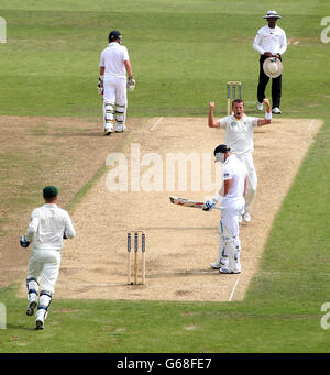 Der australische Bowler Peter Siddle feiert, nachdem er das Wicket des englischen Schlagmannes Matthew vor dem 31. Aus genommen hat, während des dritten Tages des ersten Investec Ashes Testspiels an der Trent Bridge, Nottingham. Stockfoto