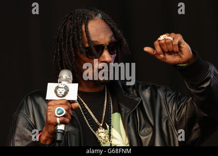 Snoop Dogg auf der Hauptbühne im Yahoo! Wireless Festival, im Queen Elizabeth Olympic Park im Osten Londons. Stockfoto