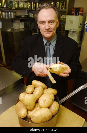 Philip Joseph, General Manager des George Hotels in Hathersage, Derbyshire. Herr Joseph befand sich nach einer Reihe im vergangenen Mai vor einem Bezirksrichter, als sich ein Kunde beschwerte, dass das Hotelrestaurant ihm keine Kartoffeln servierte. Stockfoto