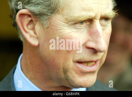 Prinz Charles in Cumbria. Der Prinz von Wales bei einem Besuch in Cumbria. Stockfoto