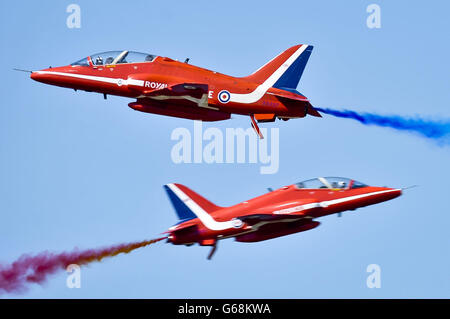 Das Royal Air Force Red Arrows Display Team treten im RAF Fairford, Wiltshire, vor dem Royal International Air Tattoo an diesem Wochenende auf. Stockfoto