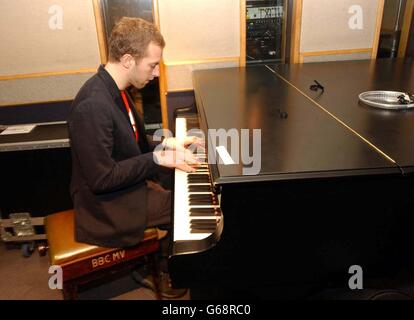 Coldplay Frontmann Chris Martin, während der Proben für eine Sonderausgabe der Mark & Lard Show auf BBC Radio 1 in den Maida Vale Studios, London. Stockfoto