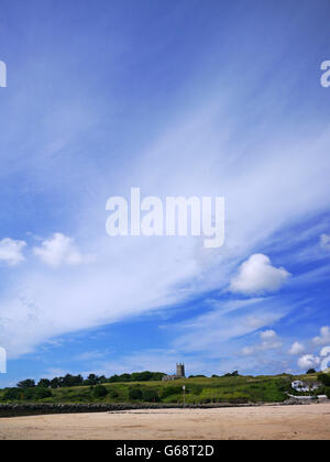 Blick von St. Unys Kirche und Lelant Hayle towans Stockfoto