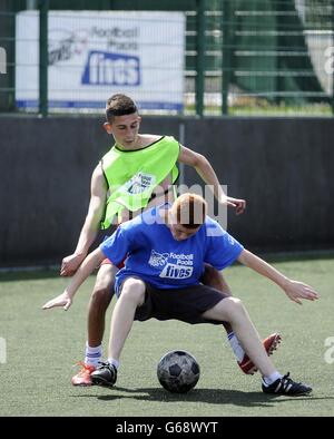 Fußball - StreetGames Fußball Pools Fives - Glasgow. Action während des StreetGames Football Pools Fives-Programms in Glasgow. Stockfoto