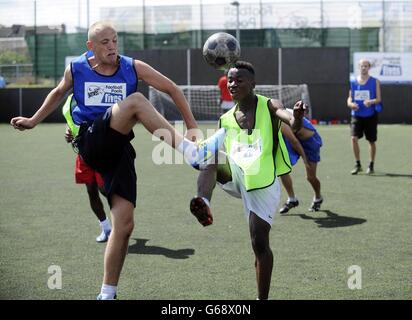 Fußball - StreetGames Fußball Pools Fives - Glasgow. Action während des StreetGames Football Pools Fives-Programms in Glasgow. Stockfoto