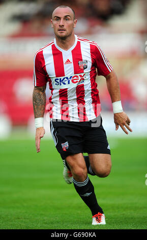 Fußball - vor der Saison freundlich - Brentford gegen Millwall - Griffin Park. Alan McCormack, Brentford. Stockfoto