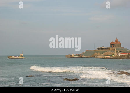 Indischen Ozean und Vivekananda Rock Memorial, Kanyakumari, Tamil Nadu, Indien Stockfoto