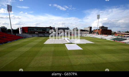 Der Punkt und der alte Pavillon auf dem umgebauten Emirates Old Trafford Manchester vor dem 3. Test England gegen Australien. Stockfoto