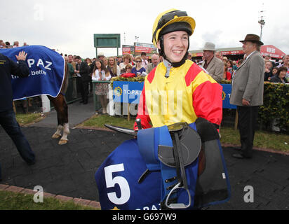 Jockey Colin Keane feiert den Gewinn des Topaz Mile Handicap auf Brendan Brackan am zweiten Tag des Galway Summer Festival 2013 auf der Galway Racecourse, Ballybrit, Irland. Stockfoto