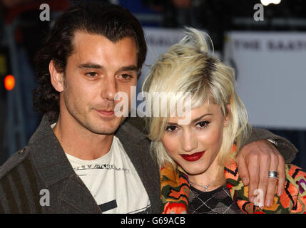 Die Musiker Gavin Rossdale und Gwen Stefani kommen zu einer Party, um die Eröffnung der Saatchi Gallery in London zu feiern. Die Galerie, die sich im County Hall Gebäude in London befindet und einige der berühmtesten britischen Kunstwerke beherbergen wird. Stockfoto