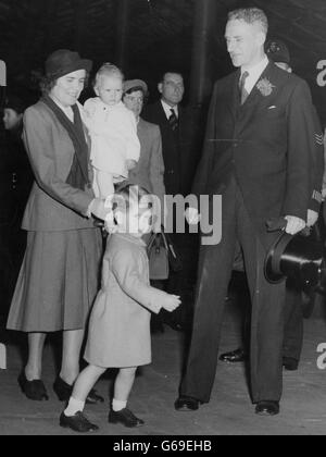 Royalty - Prinz Charles und Prinzessin Anne - Euston Station, London Stockfoto