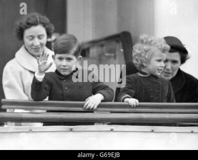 Royalty - Royal Yacht Britannia - Prinz Charles und Prinzessin Anne - Portsmouth Dockyard Stockfoto