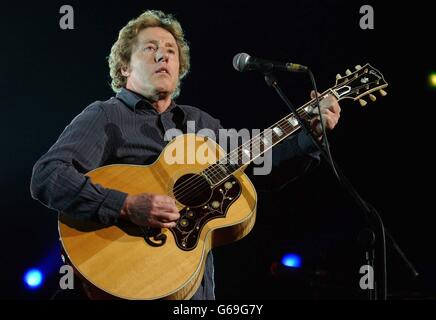 Der Who-Frontmann Roger Daltrey tritt beim dritten in einer Reihe von Sonderkonzerten für die Teenage Cancer Trust Charity in der Royal Albert Hall im Zentrum von London auf. * die Teenage Cancer Trust Shows sind die Idee des WHO-Frontmanns Roger Daltrey und des Co-Vorsitzenden der Wohltätigkeitsorganisation Dr. Adrian Whiteson. Stockfoto