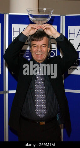 Veteran Radio Disc Jockey Tony Blackburn während der Eröffnung der Radio Academy Hall of Fame im Shaw Theater in London. Jedes Jahr ehrt die Radio Academy Stars für ihren Beitrag zur britischen Rundfunkbranche. Stockfoto