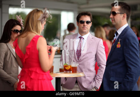 Pferderennen - 2013 Glorious Goodwood Festival - Tag Fünf - Goodwood Racecourse. Rennfahrer am fünften Tag des glorreichen Goodwood Festivals 2013 auf der Goodwood Racecourse Stockfoto