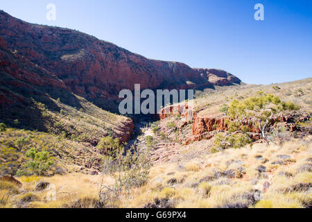 Die beeindruckende Aussicht auf Ormiston Gorge in den West MacDonnell Ranges im Northern Territory, Australien Stockfoto