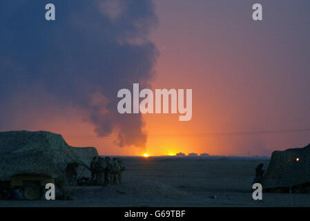 Paras in Irak Öl Feuer Stockfoto