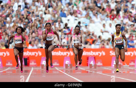 Barbara Pierre aus den USA (links) Nigerias Blessing Okagbare (Mitte links) Murielle Ahoure (Mitte rechts) und Trinidads Kelly-Ann Baptiste heizen während der 100-Meter-Hitze der Frauen zwei am zweiten Tag des IAAF London Diamond League Treffens im Olympiastadion, London. Stockfoto