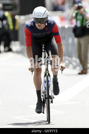 Scott Davies konkurriert und geht auf das U23-Zeitfahren während der britischen Radfahren Meisterschaft im Stockton-on-Tees zu gewinnen. Stockfoto