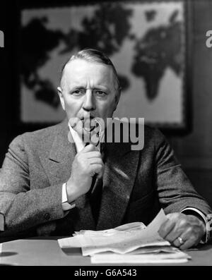 1930ER JAHRE PORTRAIT REIFE GESCHÄFTSMANN ERNSTEN GESICHTSAUSDRUCK Stockfoto