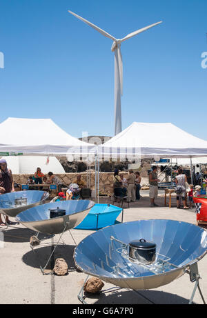 Kochen mit solar Parabolspiegel auf dem Festival Eolica erneuerbarer Energien auf Teneriffa. Stockfoto