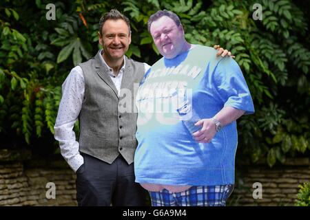 Thomas McIntyre aus Larne in Nordirland, bei einer Fotozelle im Ritz Hotel im Zentrum von London, nachdem er als „Slimming World man of the Year 2013“ benannt wurde, nachdem er 17 st 8 Pfund verloren hatte Stockfoto