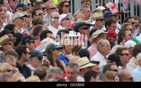 Billy Cooper spielt seine Trompete im Old Trafford am ersten Tag des dritten Investec Ashes Testmatches im Old Trafford Cricket Ground, Manchester. Stockfoto