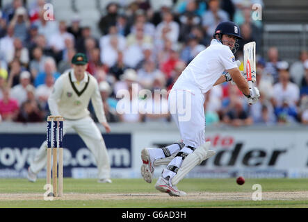 Englands Kapitän Alastair Cook punktet am dritten Tag des dritten Investec Ashes Testspiels im Old Trafford Cricket Ground, Manchester. Stockfoto