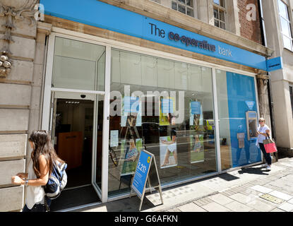 Eine kooperative Bankfiliale in der Southampton Row in Camden, im Zentrum von London. Stockfoto